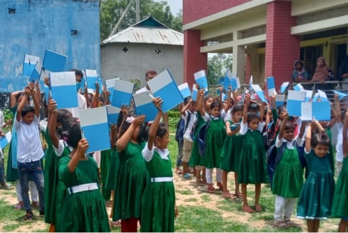 現地の子どもたち