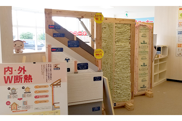 ヤマト住建 住まいのギャラリー高崎店 体験コーナー(構造) 断熱構造の模型/住まいのギャラリー高崎店