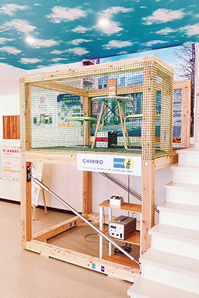 ヤマト住建 住まいのギャリー高崎店 制振体感コーナー 地震発生装置による制振ダンパー体感コーナー