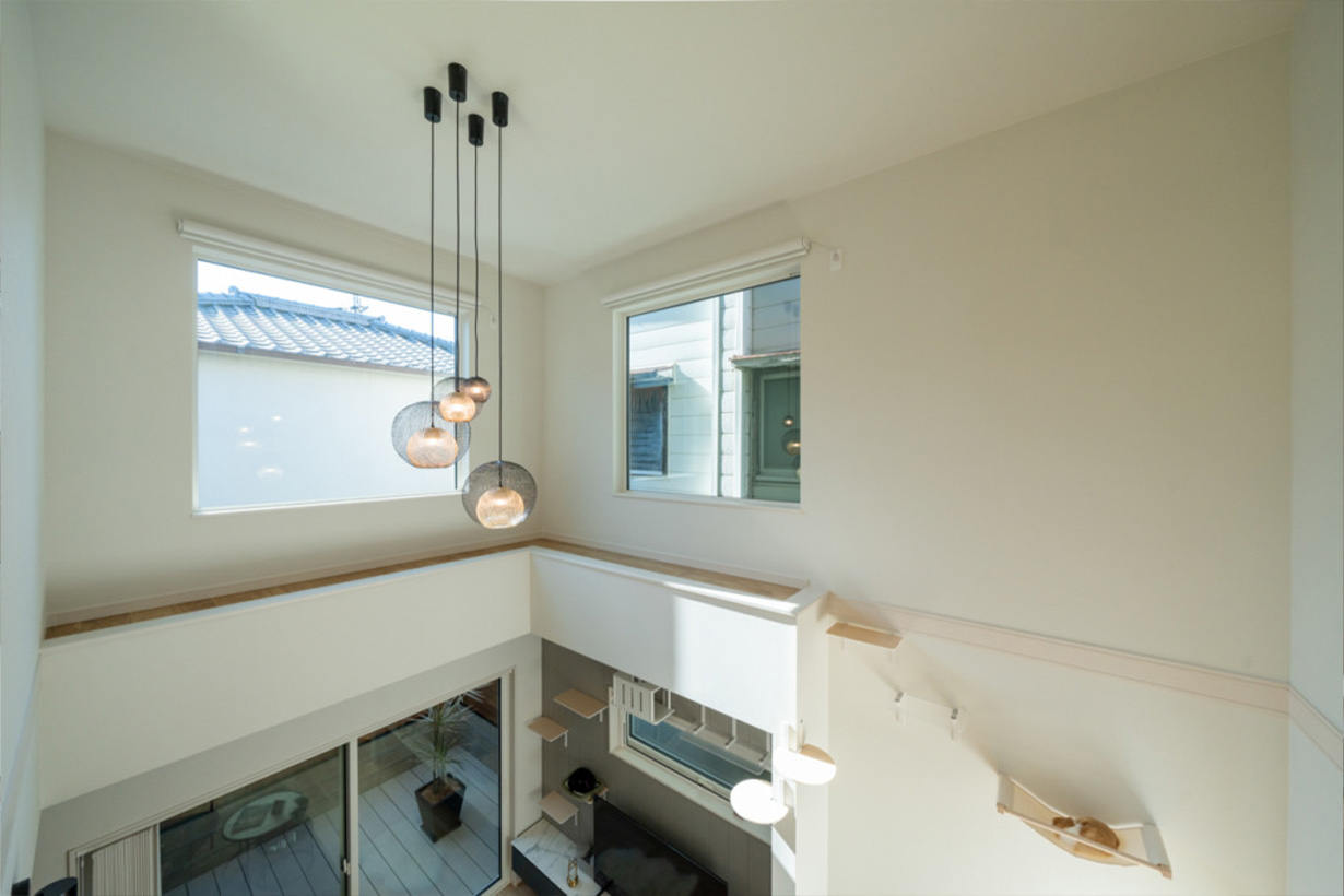 キャットウォークも備え、ペットとの暮らしを考えた仕掛けも。