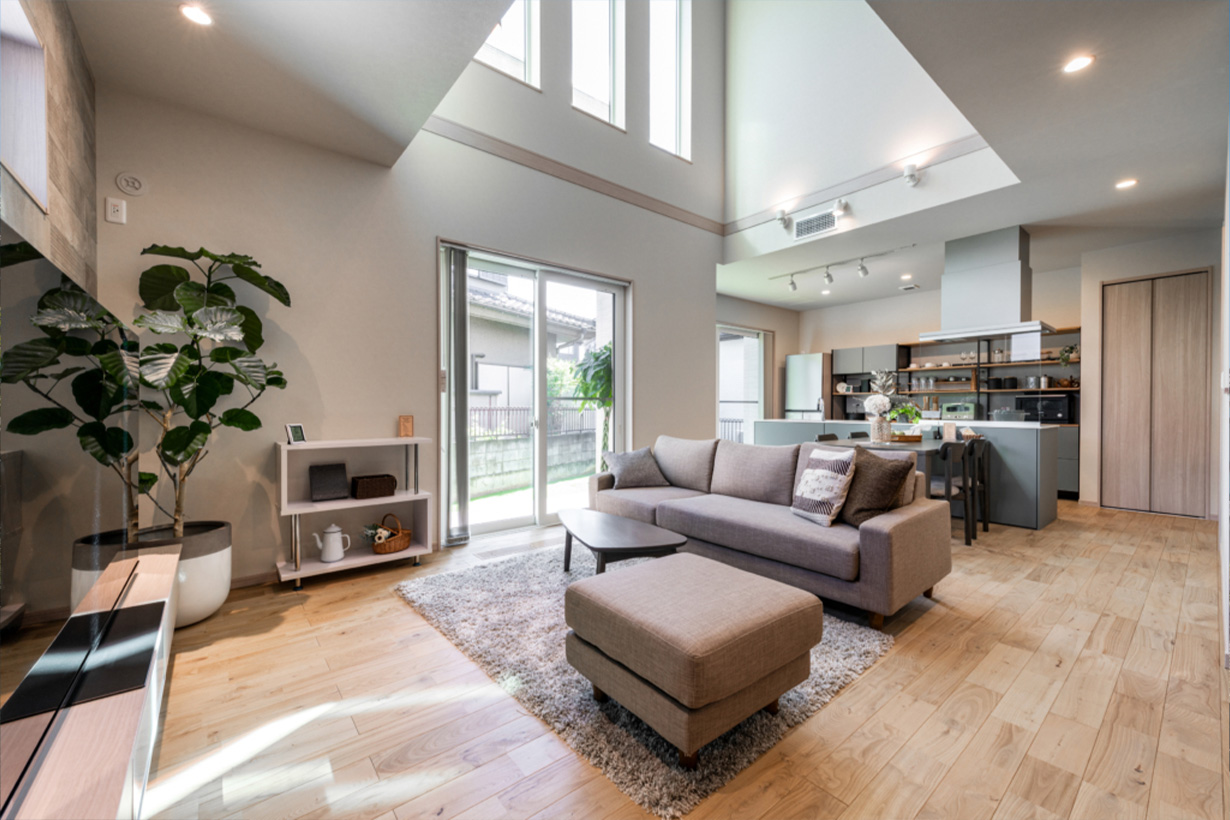 三層の吹き抜けで開放感あふれるLDK空間