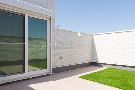 ［京都府宇治市：モデルハウス]京都南住宅展示場／ダブル断熱／nearly zeh／屋上庭園／樹脂サッシ／芝生