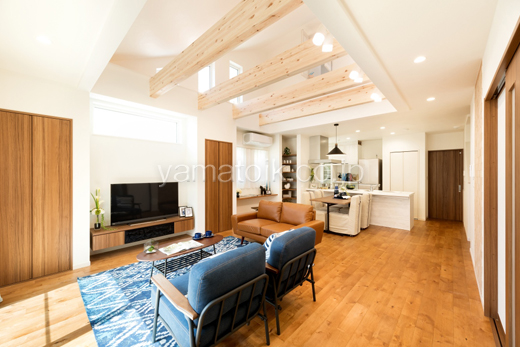 ［大阪府貝塚市：モデルハウス]南大阪南住宅展示場／ダブル断熱／nearly zeh／リビング／吹き抜け／ダイニング／キッチン