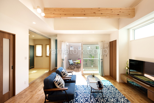 ［大阪府貝塚市：モデルハウス]南大阪南住宅展示場／ダブル断熱／nearly zeh／リビング／和室／ロジア／吹き抜け