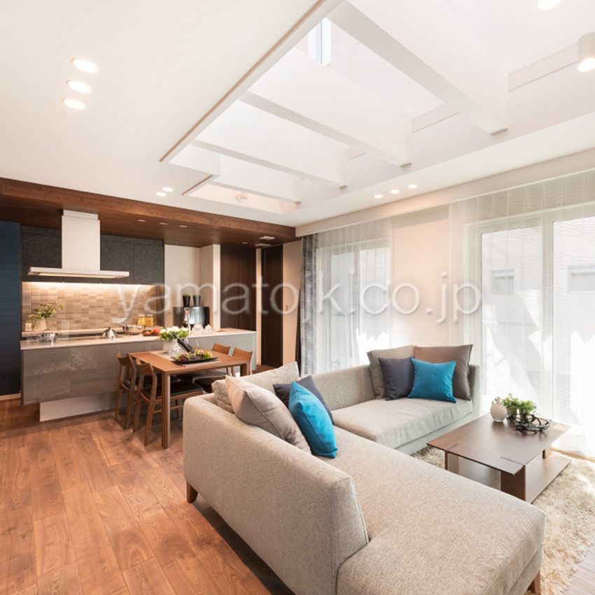 ［兵庫県尼崎市:モデルハウス]尼崎住宅展示場／ダブル断熱／全館空調／リビング／ダイニング／アイランドキッチン／吹き抜け