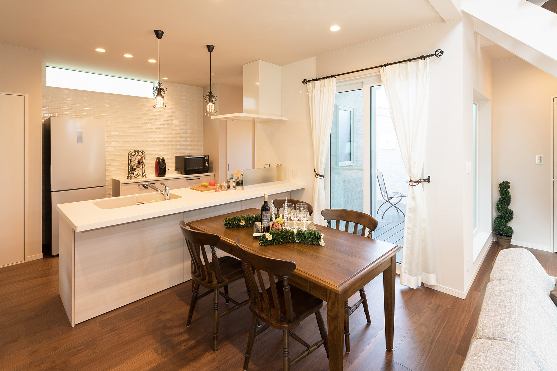 ［和歌山県和歌山市:モデルハウス]和歌山住宅展示場／ダブル断熱／ZEH／全館空調／ダイニング／オープンキッチン／坪庭