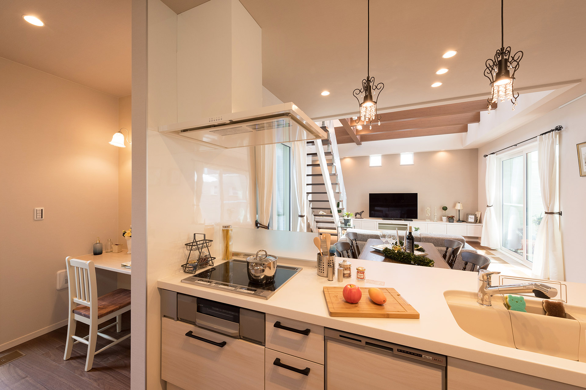 ［和歌山県和歌山市:モデルハウス]和歌山住宅展示場／ダブル断熱／ZEH／全館空調／オープンキッチン／ママカフェ／ダイニング／リビング