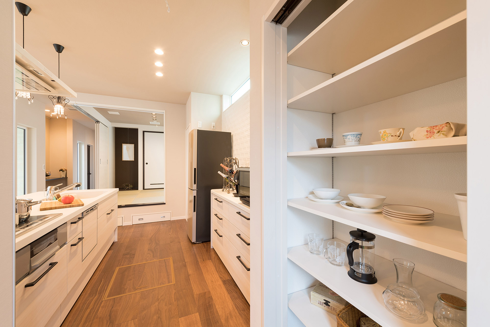 ［和歌山県和歌山市:モデルハウス]和歌山住宅展示場／ダブル断熱／ZEH／全館空調／キッチン収納／和室（床下収納付)