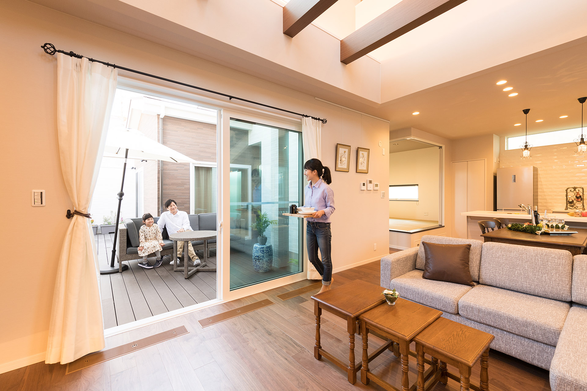 ［和歌山県和歌山市:モデルハウス]和歌山住宅展示場／ダブル断熱／ZEH／全館空調／リビング／ダイニング／中庭／家族