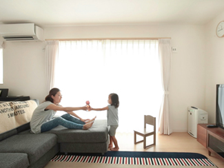 神戸市西区：大きな窓の家／リビング