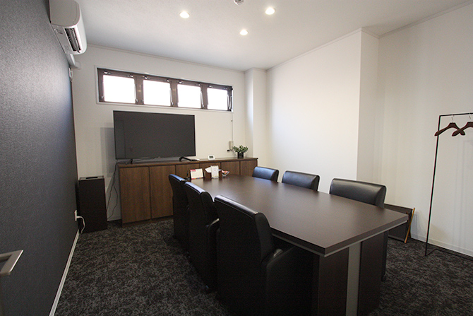 ヤマト住建所沢店　落ち着いた打ち合わせスペース