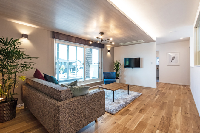 リゾートホテルのような開放感あふれるリビング空間