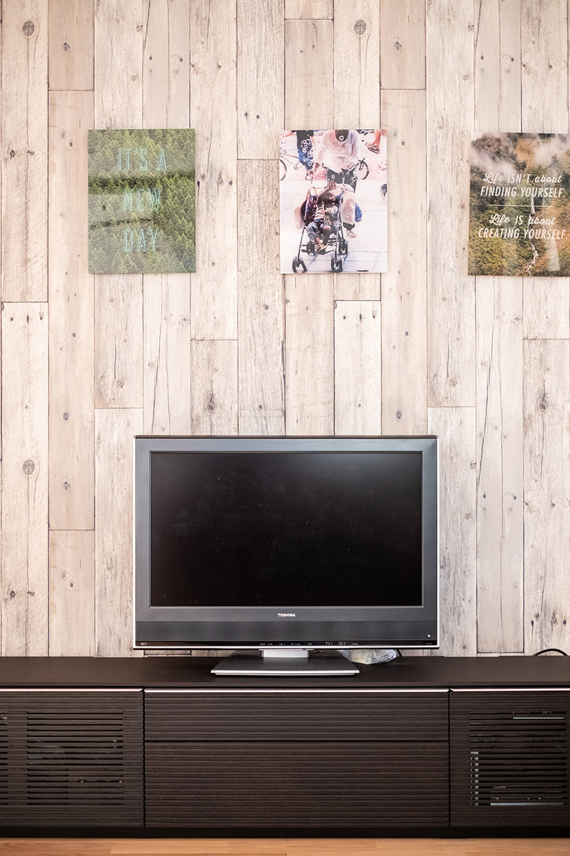 ［神奈川県相模原市］高気密・高断熱の省エネ住宅ヤマト住建の建築実例二世帯住宅のおしゃれなTV背面壁