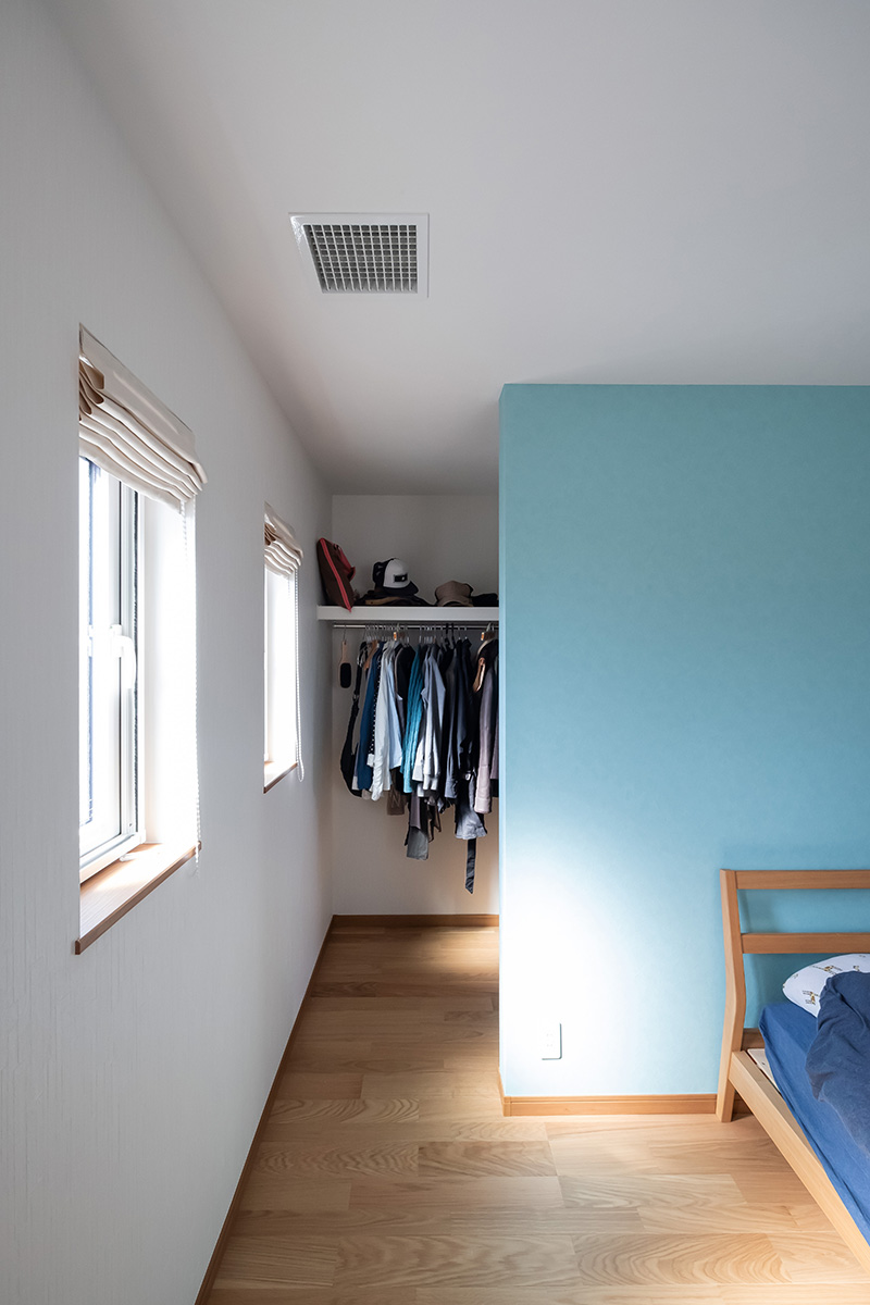 ［埼玉県川口市］高気密・高断熱のZEH（ゼロエネルギーハウス）ヤマト住建の建築実例お客様のお家のアクセントクロスの主寝室