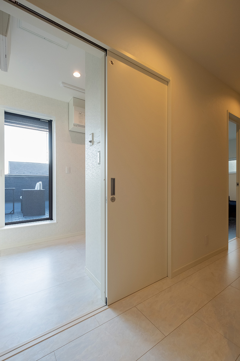 ［東京都小金井市］高気密・高断熱の省エネ住宅ヤマト住建の建築実例お客様のお家の明るい2階ホール