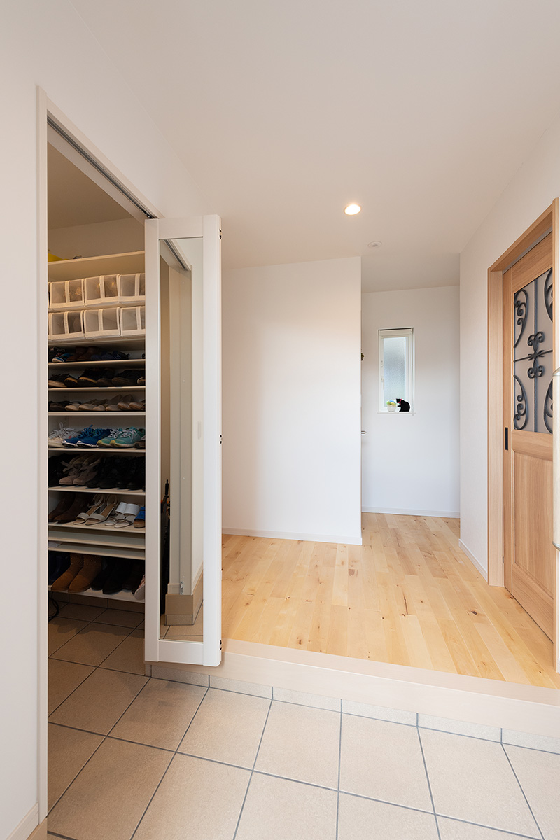 ［姫路市御立西］高気密・高断熱の省エネ住宅ヤマト住建の建築実例お客様のお家の大容量のシューズクローク