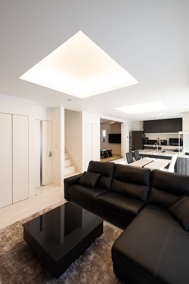 ［東京都小金井市］高気密・高断熱の省エネ住宅ヤマト住建の建築実例お客様のお家の間接照明のあるリビング