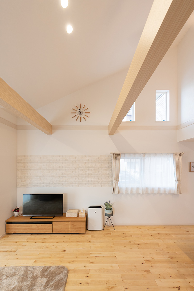 ［姫路市御立西］高気密・高断熱の省エネ住宅ヤマト住建の建築実例お客様の吹き抜けのある広いリビング