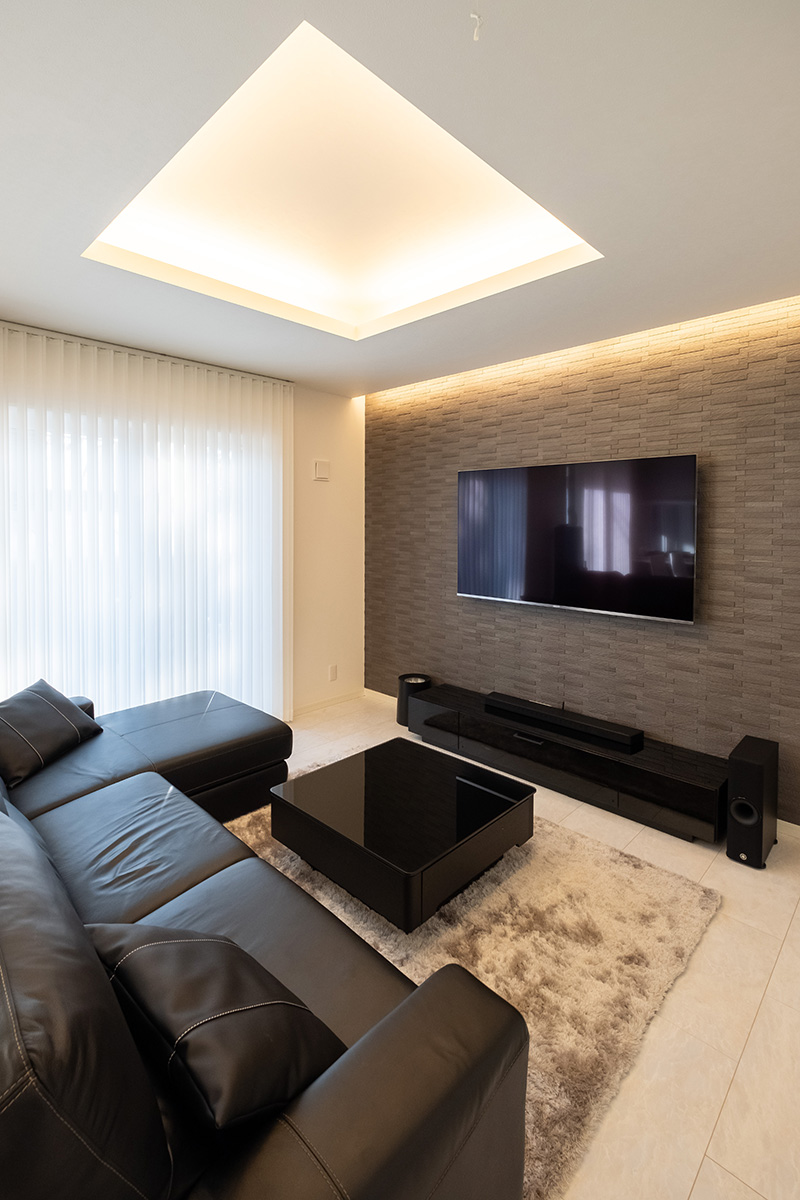 ［東京都小金井市］高気密・高断熱の省エネ住宅ヤマト住建の建築実例お客様のお家の壁掛けテレビですっきりしたリビング