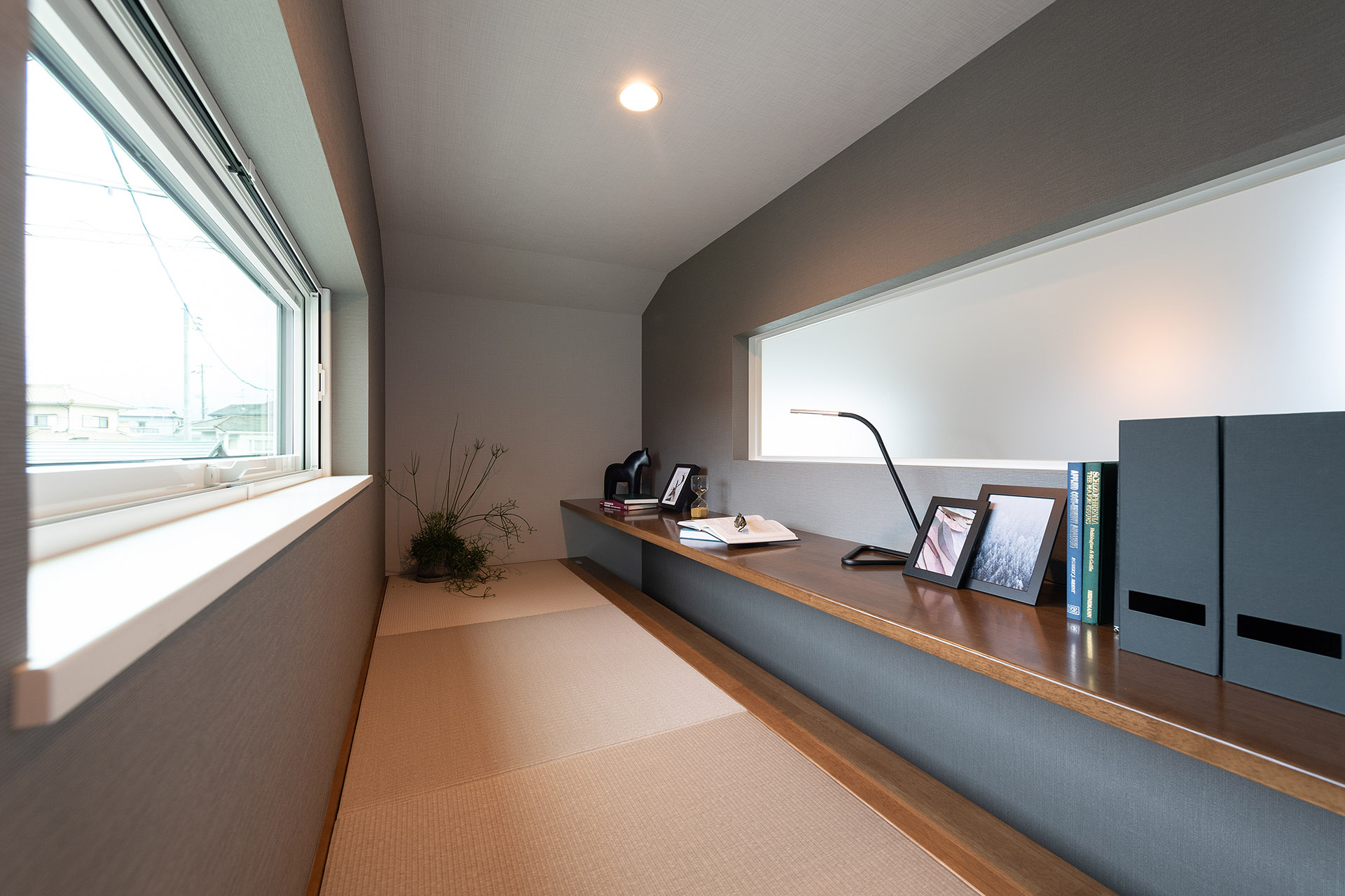 ［大阪府泉南郡熊取町］高気密・高断熱でダブル断熱仕様のヤマト住建モデルハウスのカウンター付きのステップインロフト