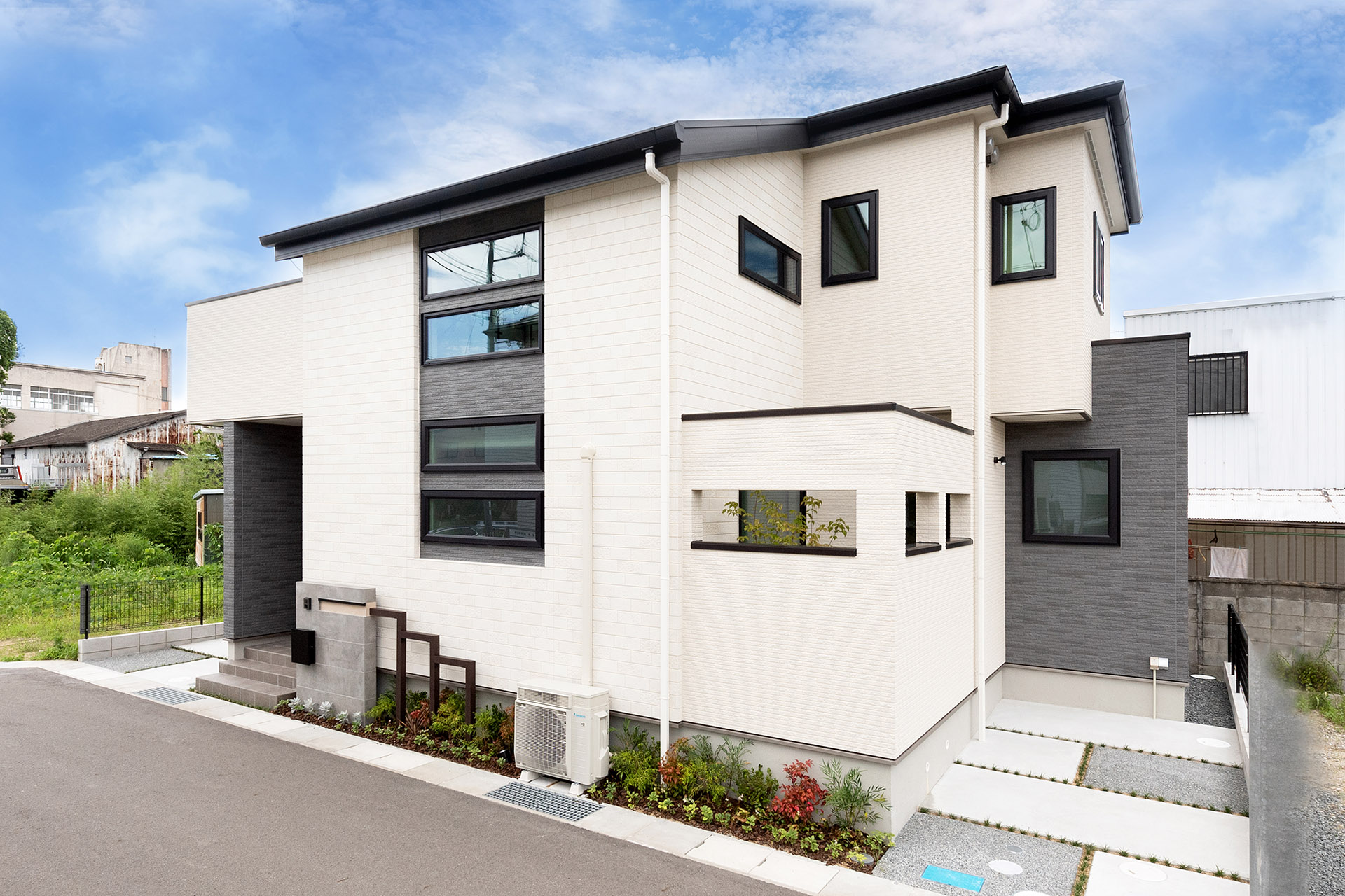 ［大阪府泉南郡熊取町］高気密・高断熱でダブル断熱仕様のヤマト住建モデルハウスの外観