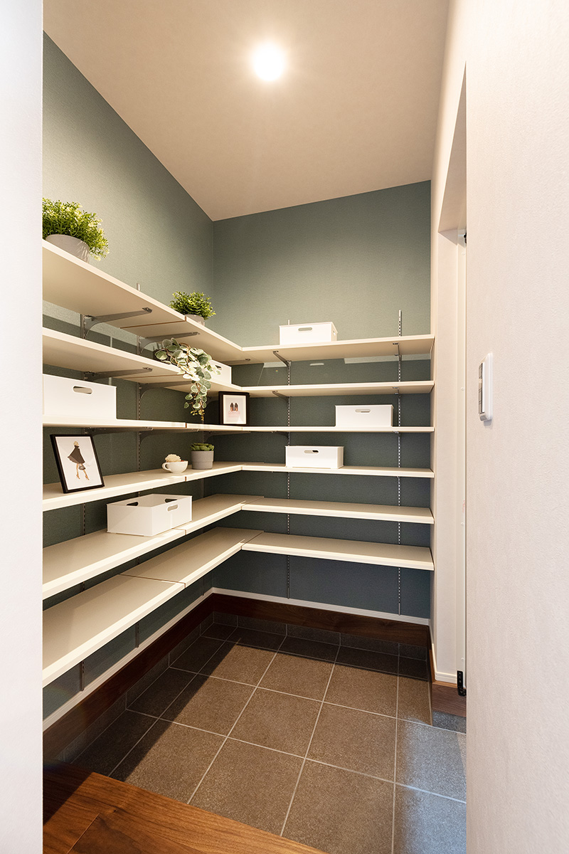 ［大阪府泉南郡熊取町］高気密・高断熱でダブル断熱仕様のヤマト住建モデルハウスのシューズクローク