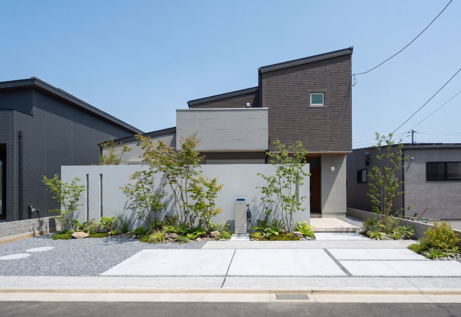 建て替えた新しい住まいの外観